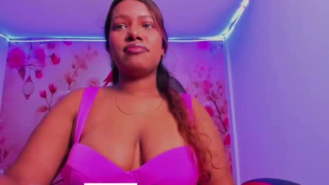 Snapshot of thais_waldrof chatting on October 3, 2025, 3:58 am Andreina online show from October 3, 2025, 3:58 am