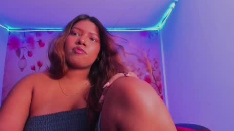 Snapshot of thais_waldrof chatting on October 4, 2025, 3:37 am Andreina online show from October 4, 2025, 3:37 am