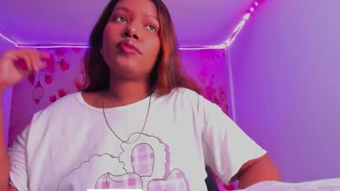 Snapshot of thais_waldrof chatting on October 5, 2025, 4:00 am Andreina online show from October 5, 2025, 4:00 am