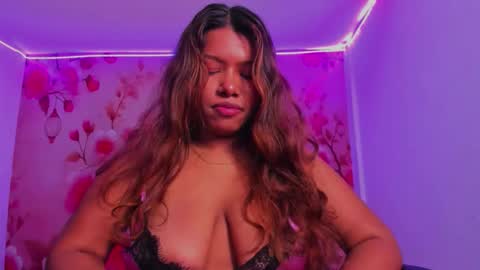 Snapshot of thais_waldrof chatting on October 11, 2025, 5:17 am Andreina online show from October 11, 2025, 5:17 am