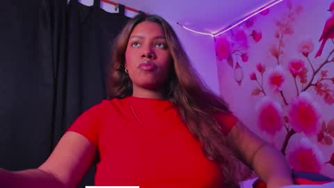 Snapshot of thais_waldrof chatting on October 13, 2025, 3:28 am Andreina online show from October 13, 2025, 3:28 am