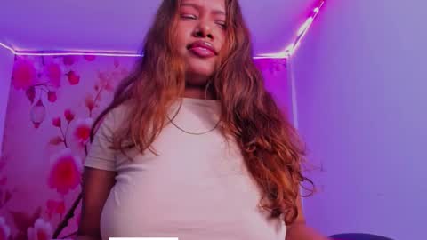 Snapshot of thais_waldrof chatting on October 15, 2025, 9:48 pm Andreina online show from October 15, 2025, 9:48 pm