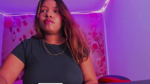 Snapshot of thais_waldrof chatting on October 21, 2025, 4:13 am Andreina online show from October 21, 2025, 4:13 am