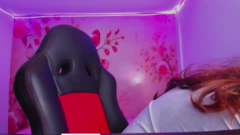 Snapshot of thais_waldrof chatting on October 22, 2025, 3:29 am Andreina online show from October 22, 2025, 3:29 am