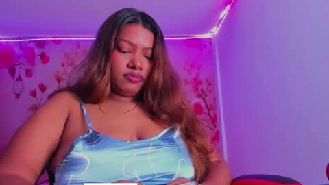 Snapshot of thais_waldrof chatting on October 28, 2025, 2:48 am Andreina online show from October 28, 2025, 2:48 am