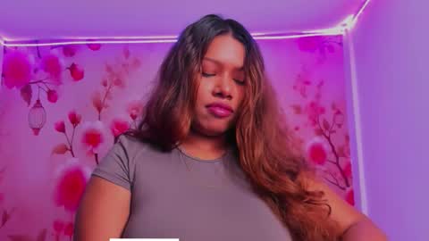 Snapshot of thais_waldrof chatting on November 7, 2025, 3:28 am Andreina online show from November 7, 2025, 3:28 am