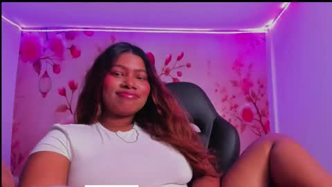 Snapshot of thais_waldrof chatting on November 9, 2025, 4:55 am Andreina online show from November 9, 2025, 4:55 am