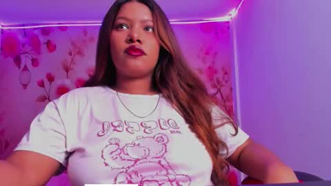 Snapshot of thais_waldrof chatting on November 17, 2025, 2:50 am Andreina online show from November 17, 2025, 2:50 am