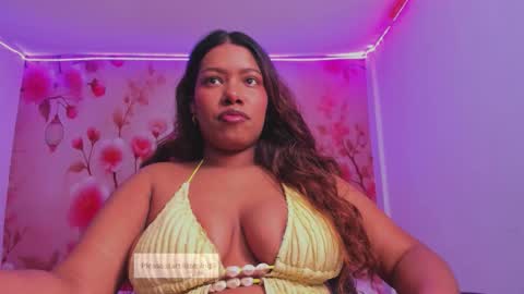 Snapshot of thais_waldrof chatting on December 21, 2025, 8:21 am Andreina online show from December 21, 2025, 8:21 am