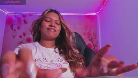 Snapshot of thais_waldrof chatting on February 14, 2026, 7:38 am Andreina online show from February 14, 2026, 7:38 am