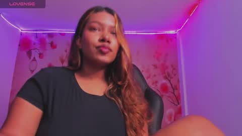 Snapshot of thais_waldrof chatting on February 17, 2026, 4:31 am Andreina online show from February 17, 2026, 4:31 am