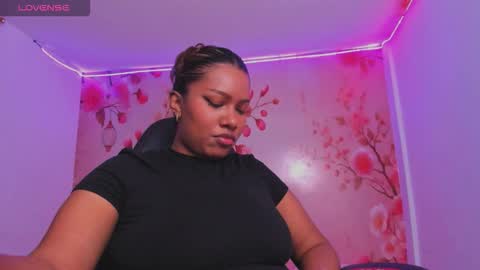 Snapshot of thais_waldrof chatting on February 18, 2026, 5:14 am Andreina online show from February 18, 2026, 5:14 am