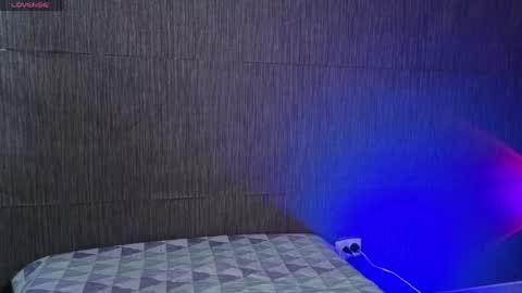  Thalia Anderson  online show from April 17, 2026, 4:04 am