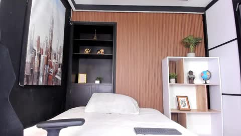 Snapshot of thaliabrooks_ chatting on April 6, 2026, 4:21 am Thalia online show from April 6, 2026, 4:21 am