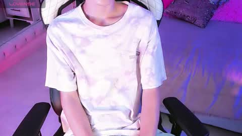 thanier_18 online show from March 3, 2026, 8:04 pm