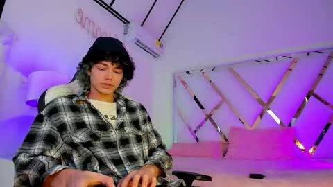 thanier_18 online show from March 31, 2026, 7:25 pm