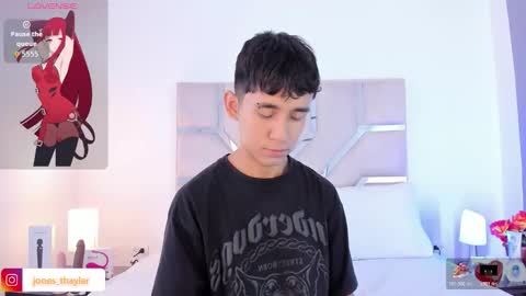 Thayler  online show from November 28, 2025, 12:08 pm