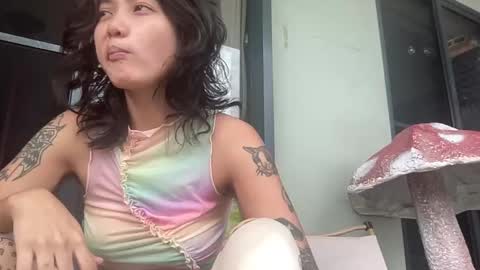 Snapshot of the_emmarouge chatting on January 11, 2026, 1:43 am the_emmarouge online show from January 11, 2026, 1:43 am