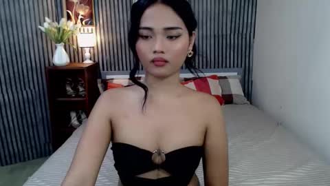 Snapshot of the_hottestlisa chatting on December 15, 2025, 12:48 am IG Lisa Avery Monroe online show from December 15, 2025, 12:48 am