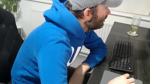 Snapshot of the_sensual_masturwait chatting on December 21, 2025, 7:48 am the_sensual_masturwait online show from December 21, 2025, 7:48 am