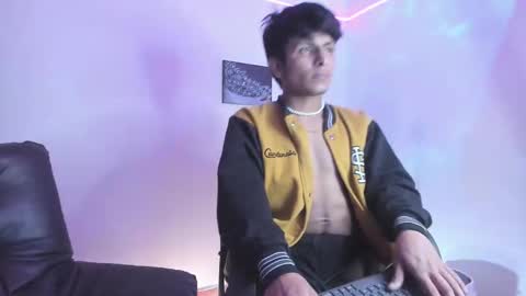 Snapshot of the_weed_guys chatting on January 19, 2025, 1:10 am Danny online show from January 19, 2025, 1:10 am