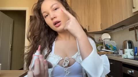 Veronika online show from May 3, 2026, 2:01 pm