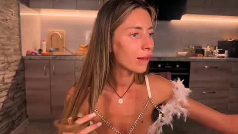 J online show from September 19, 2025, 5:35 pm