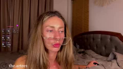 J online show from November 8, 2025, 3:23 pm