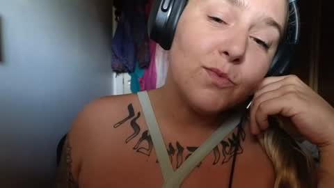 theauroramae -  online show from June 13, 2026, 3:21 pm