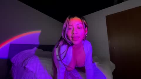 Latina Mami online show from July 25, 2026, 4:54 am