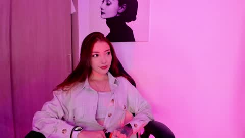 Snapshot of thecosmicgirl chatting on December 11, 2024, 1:47 am Alicia Alikath online show from December 11, 2024, 1:47 am