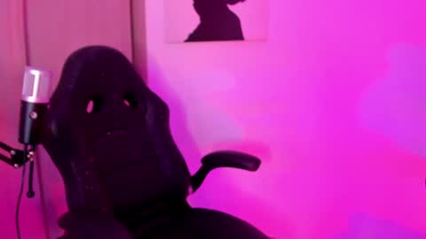 Snapshot of thecosmicgirl chatting on December 11, 2024, 4:49 am Alicia Alikath online show from December 11, 2024, 4:49 am