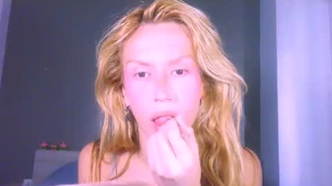 Snapshot of thedollxxxperience chatting on June 19, 2026, 3:33 am Yolanda online show from June 19, 2026, 3:33 am