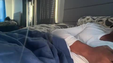 Snapshot of theeshooterr chatting on January 5, 2025, 3:55 pm theeshooterr online show from January 5, 2025, 3:55 pm