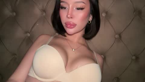 Elle  dont forget to folloW me and thumbs up online show from March 28, 2026, 4:34 am