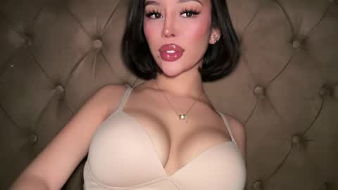 Elle  dont forget to folloW me and thumbs up online show from April 2, 2026, 1:25 am