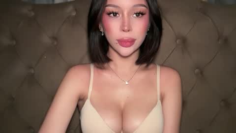 Elle  dont forget to folloW me and thumbs up online show from May 10, 2026, 9:58 am