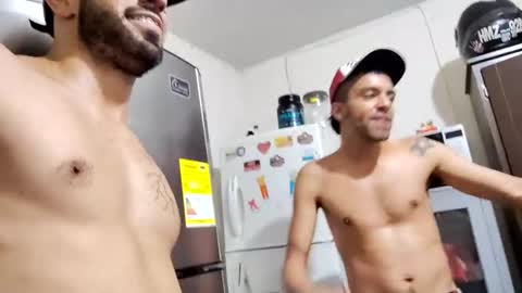 Snapshot of thehousedog chatting on February 3, 2025, 4:57 am thehousedog online show from February 3, 2025, 4:57 am