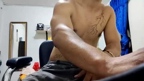 Snapshot of thehousedog chatting on February 5, 2025, 3:45 am thehousedog online show from February 5, 2025, 3:45 am