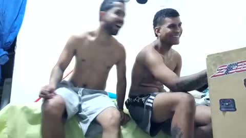 Snapshot of thehousedog chatting on February 14, 2025, 11:53 pm thehousedog online show from February 14, 2025, 11:53 pm