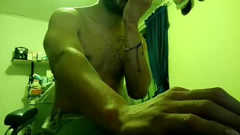 Snapshot of thehousedog chatting on February 18, 2025, 10:05 am thehousedog online show from February 18, 2025, 10:05 am