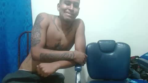 Snapshot of thehousedog chatting on October 25, 2025, 10:37 pm thehousedog online show from October 25, 2025, 10:37 pm