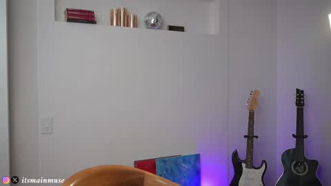 Iris online show from September 17, 2025, 9:05 pm