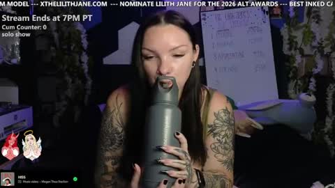 Snapshot of thelilithjane chatting on April 16, 2026, 1:06 am Lilith Jane online show from April 16, 2026, 1:06 am