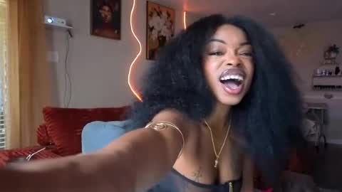 Snapshot of thelovelybrown chatting on July 21, 2026, 5:26 pm thelovelybrown online show from July 21, 2026, 5:26 pm