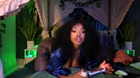 Snapshot of thelovelybrown chatting on July 23, 2026, 12:57 am thelovelybrown online show from July 23, 2026, 12:57 am