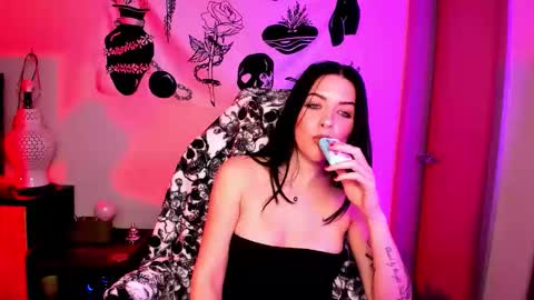 themelrose online show from November 30, 2025, 12:14 am