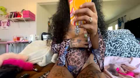 Snapshot of themoodywitch chatting on November 12, 2025, 6:41 pm the moody witch online show from November 12, 2025, 6:41 pm