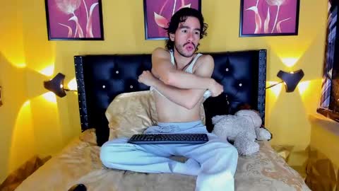 theo_riviera online show from May 20, 2026, 1:39 pm