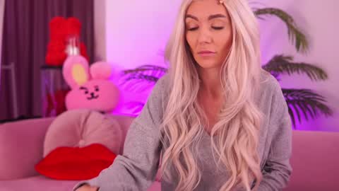 Snapshot of therealfallingangel chatting on December 25, 2024, 2:34 pm Deea online show from December 25, 2024, 2:34 pm